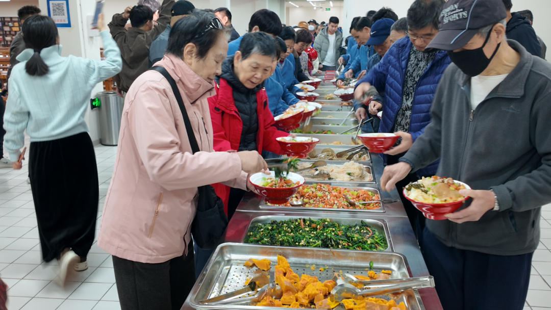“吾家素食”午餐开餐