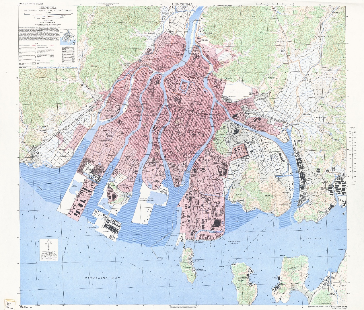 1945年美军绘制的广岛市损毁情况图。红色斜线（深红色）区域表示被原子弹完全摧毁的区域，而红点（浅红色）表示部分被摧毁的区域。