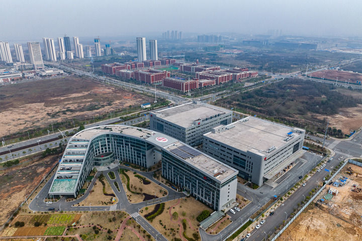 2024年3月16日拍摄的武汉华工激光工程有限责任公司大楼(无人机照片)。新华社记者 伍志尊 摄