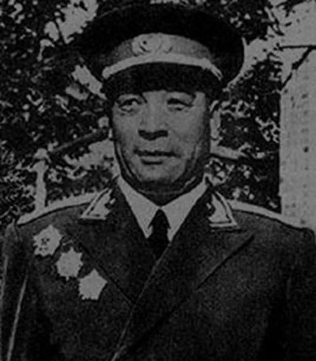 55年，聂鹤亭嫌军衔低，大闹总政，罗荣桓气说念：先不要给他授衔