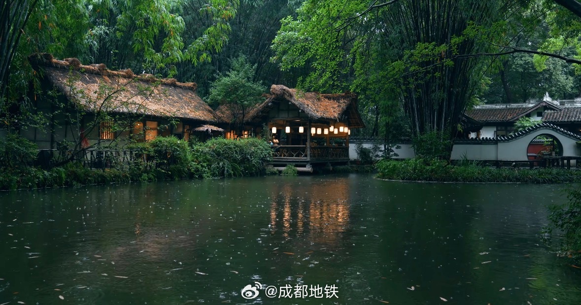 #坐地铁耍成都# 且听风吟，且看云散。乘坐地铁13号线/4号线至杜甫