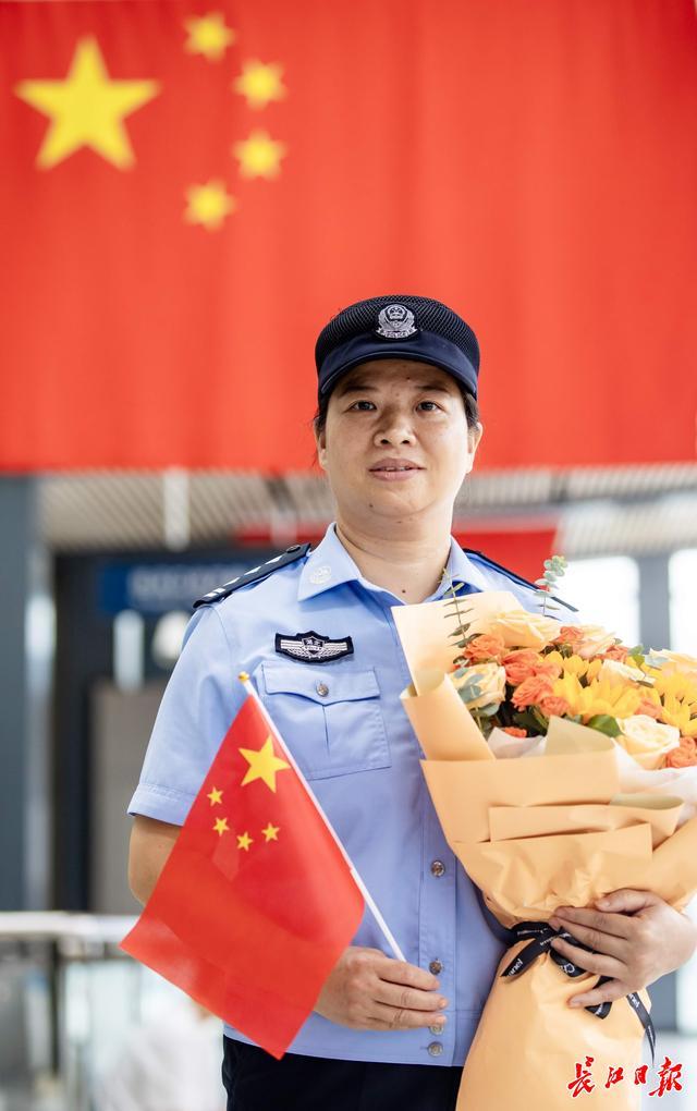 武汉市公安局武昌区分局水果湖派出所三级高级警长全凌雅。 记者陈亮 摄