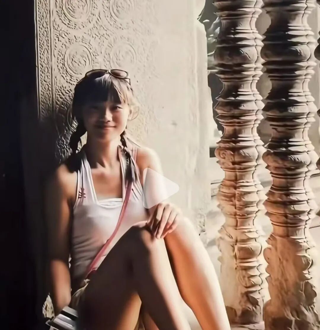 90年代去柬埔寨的旅游照,从小就很爱美。(图/小红书@马晴又一个大晴天)