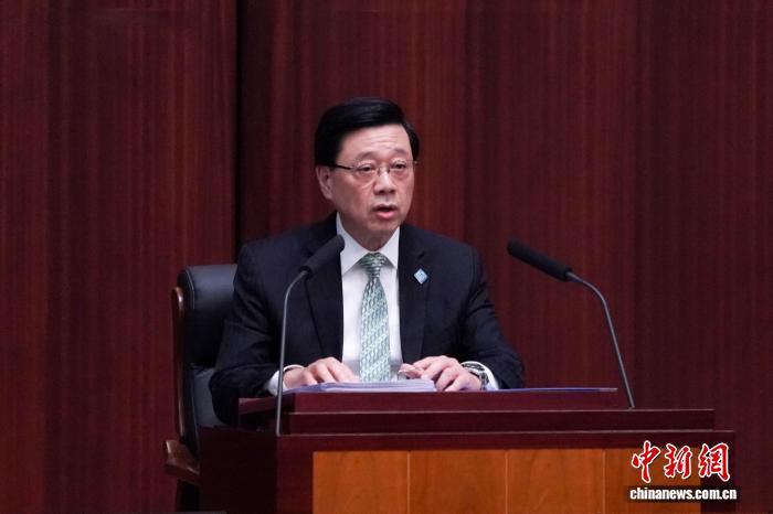 9月16日,香港特区行政长官李家超在特区立法会公布《香港特别行政区经济和社会发展第一个五年规划(2026—2030年)》。 中新社记者 张祥毅 摄