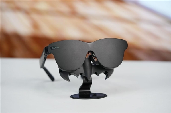 口袋里的135英寸HDR巨幕！雷鸟Air 4 Pro蝙蝠侠图赏