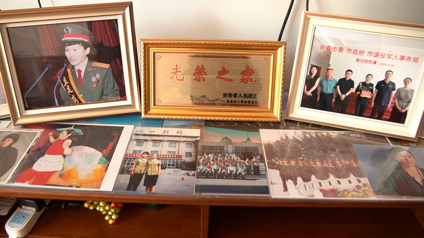 长大后的位崇玲遵从父亲心愿成为一名保家卫国的军人(央广网记者 郭明彤 摄)