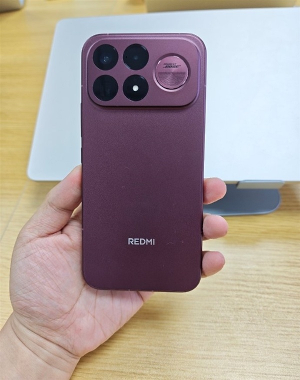 王腾换红米新机：直呼K100 Pro max颜值太高！