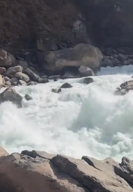 虎跳峡,视频截图