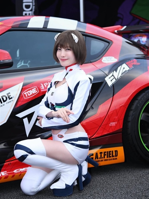 日本赛车女郎Cos初代女神绫波丽 身高腿长太顶了