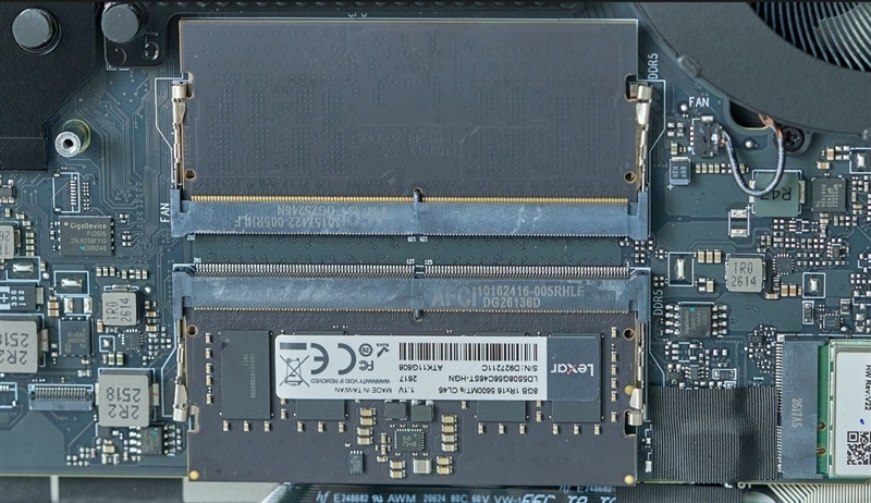 七彩虹颜值最高的纯白游戏本!橘宝X16 Pro笔记本评测