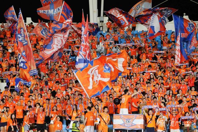 闽超厦门球迷鹭战队。(本报资料图)