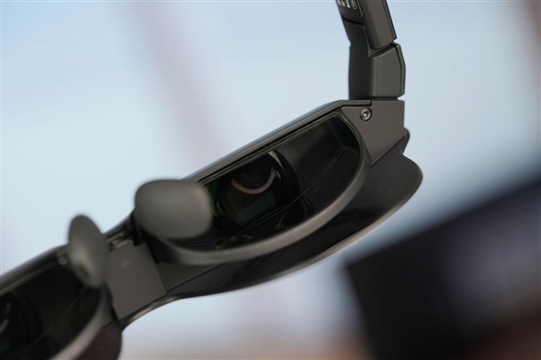 口袋里的135英寸HDR巨幕！雷鸟Air 4 Pro蝙蝠侠图赏