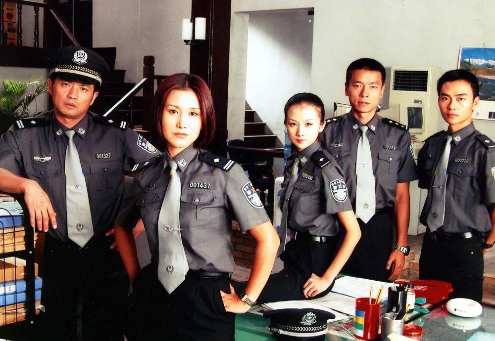 虽然“季杨CP”很好嗑,但比起谈恋爱,观众还是更想看他俩抓坏人。(图/《重案六组》)