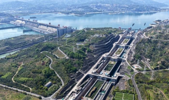 三峡船闸过闸货运量稳步攀升,有效释放了能源、建材、矿石等大宗商品的物流需求。