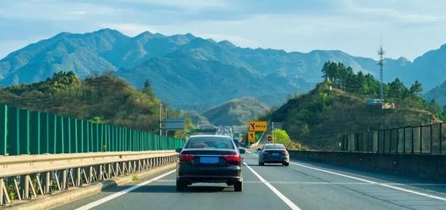 以为怠速能充电?其实是给发动机喂“毒”,油烧光了电也没充满-有驾