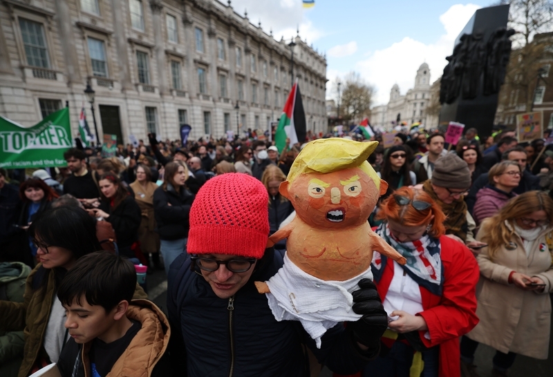 2026年3月28日,英国伦敦,数万寰球在市中心举行“共同箝制极右翼”请愿游行,抗议极右翼势力昂首。 IC Photo