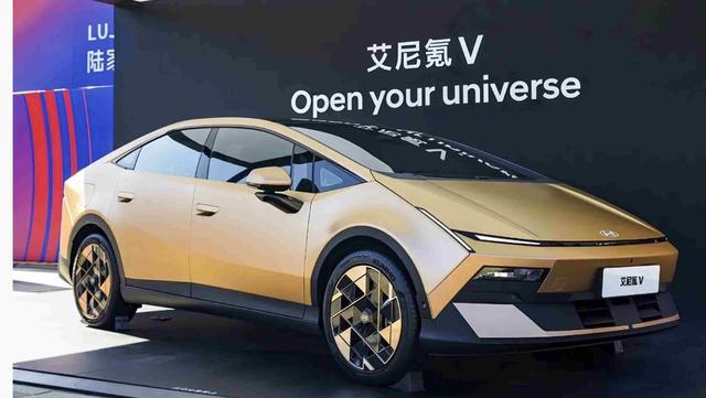 当“速成”成为车企常态，客户反而成了试车员，谁在为行业买单？