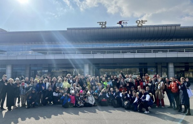 ◆2024年2月,疫情后首个俄罗斯旅行团抵达平壤。(图源:俄罗斯驻朝鲜大使馆的社交平台)