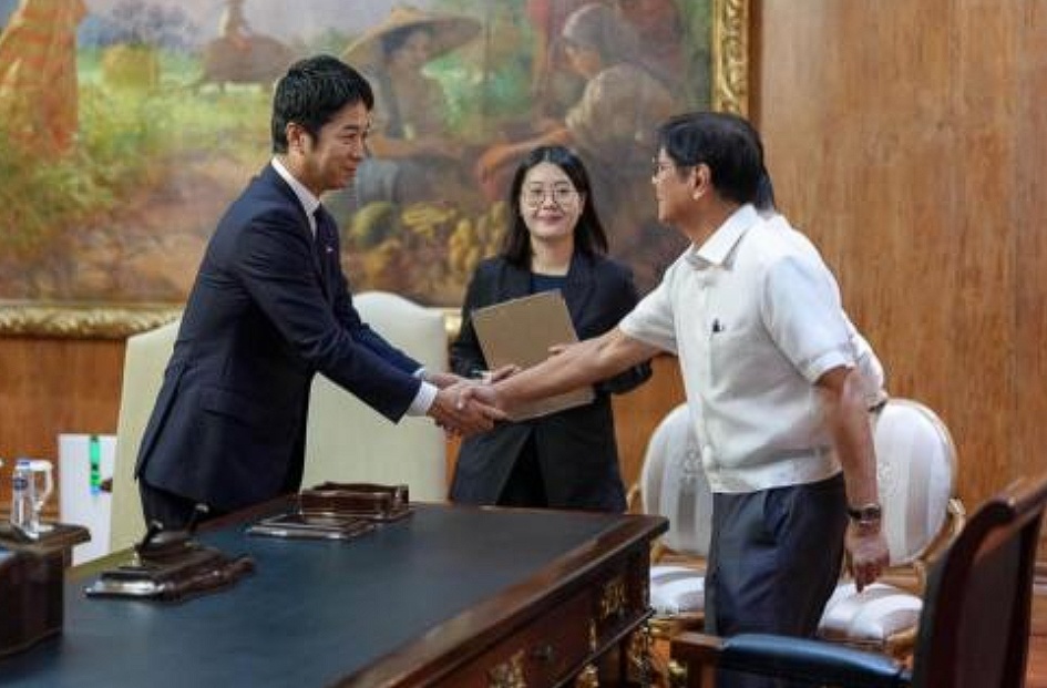 8月3日，马科斯会见藤田文武。