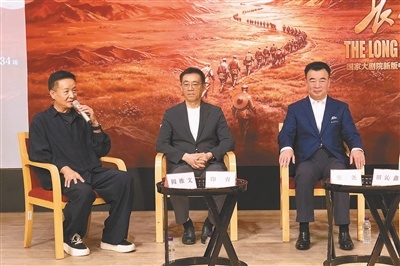 阎维文(左)、印青(中) 等主创与大家分享创作历程