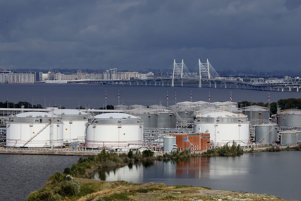 俄罗斯圣彼得堡石油码头。（视觉中国）