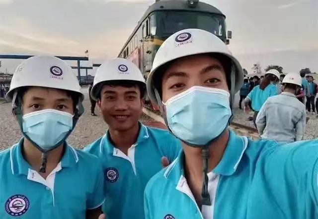 贵阳职业技术学院老挝籍留学生,现服务于中老铁路