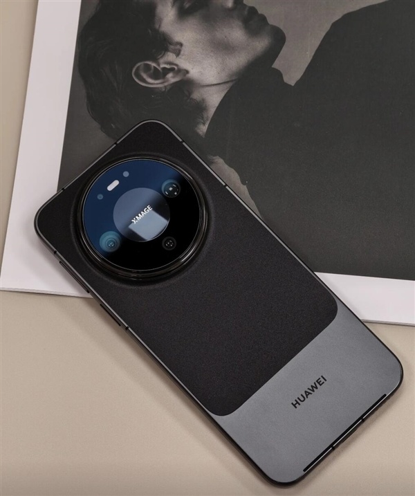 华为Mate 90全家福实拍:星环DECO+拼接设计 外观大胆前卫