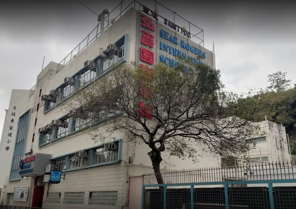 张燕花口中,蔡天凤毕业于弘爵国际学校。但这个学校虽然挂着国际学校的名头,实际上规模较小、收费低廉。