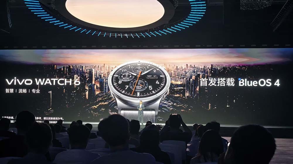 vivo连甩四个自研新模型,首发蓝心Harness,新小V一句话搞定衣食住行