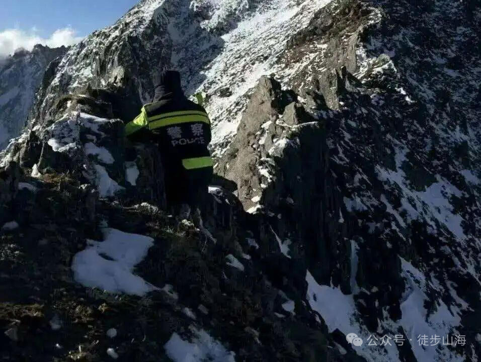 ▲救援现场 图据德钦警方