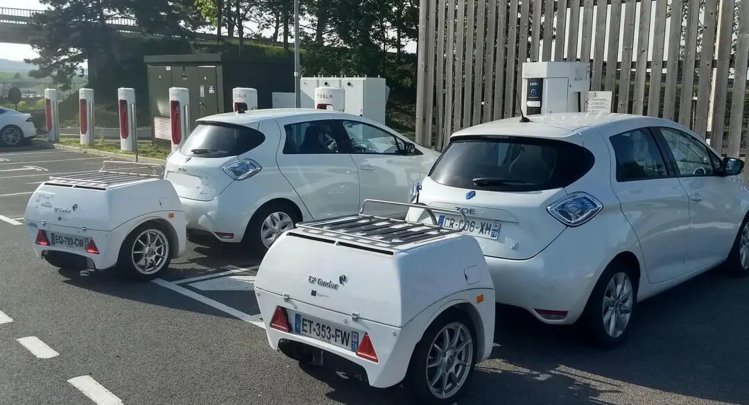 跌入斩杀线的老电车,正在靠充电宝强行续命