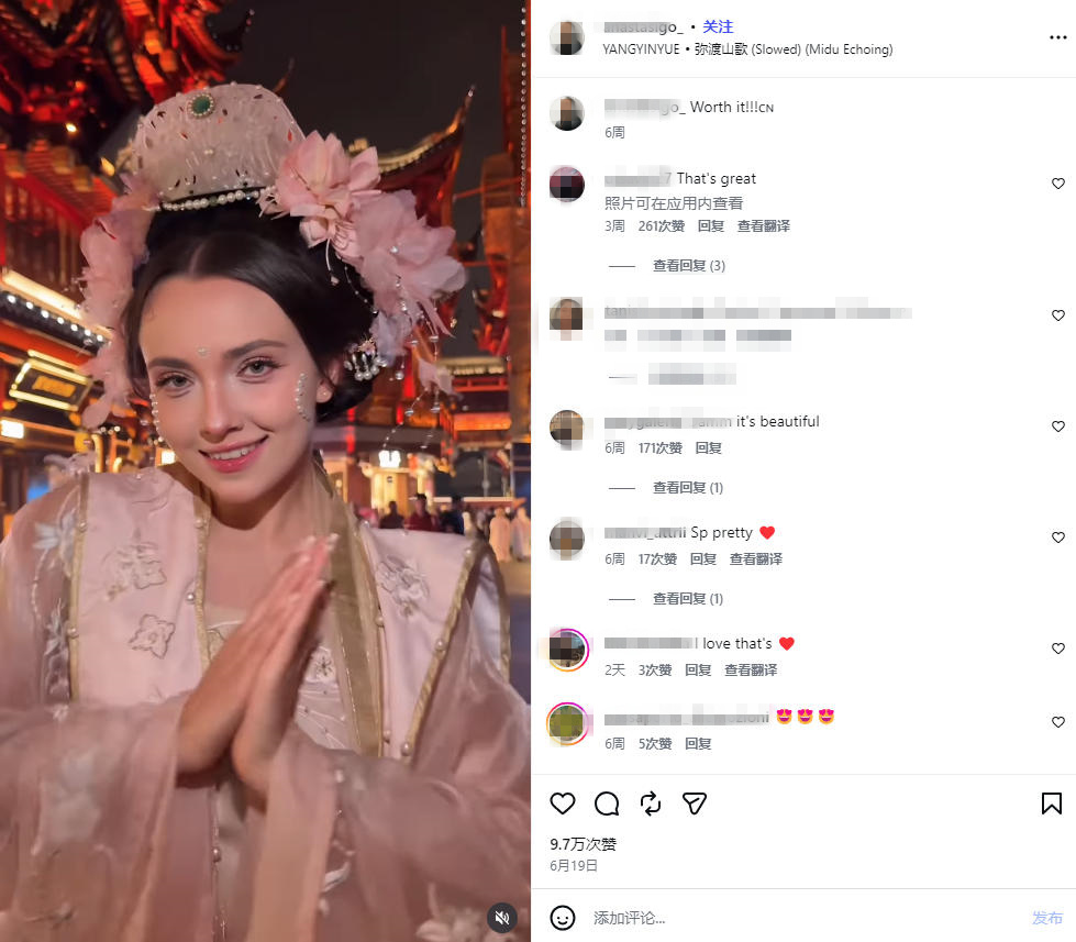 外国小姐姐体验汉服妆造。