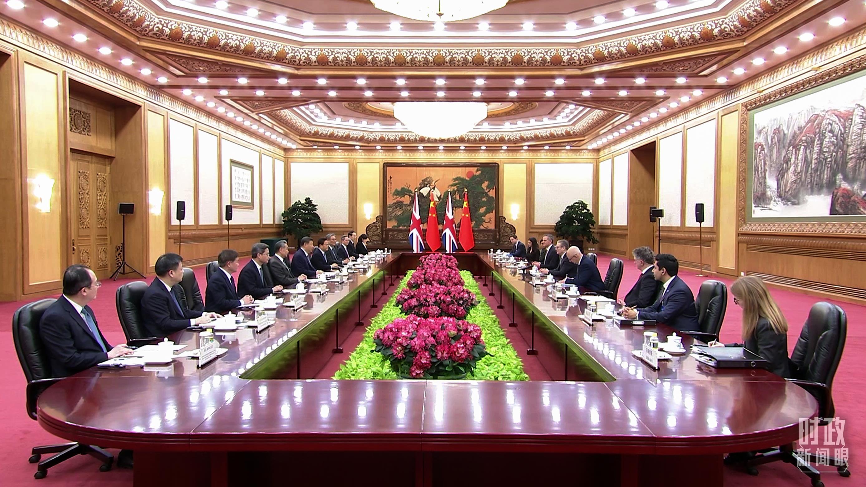 △1月29日上午,习近平主席在北京人民大会堂会见来华进行正式访问的英国首相斯塔默。