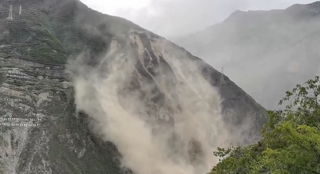 滑坡现场