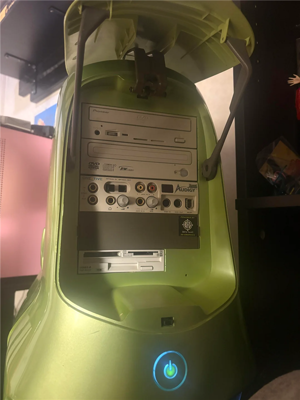 2005年宇宙战舰重现江湖！网友晒华硕首款Vento 3600机箱：已停产20年