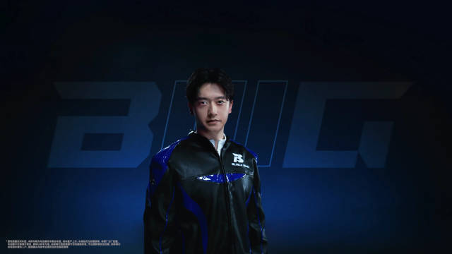 F1车手周冠宇选择爱玛电动车作为日常骑行