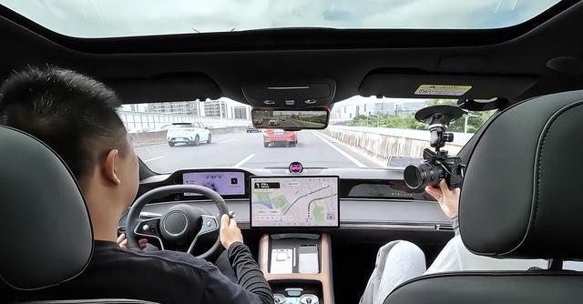 狂飙两百公里，先开享界S9再换奔驰S400，实测差距一目了然！-有驾