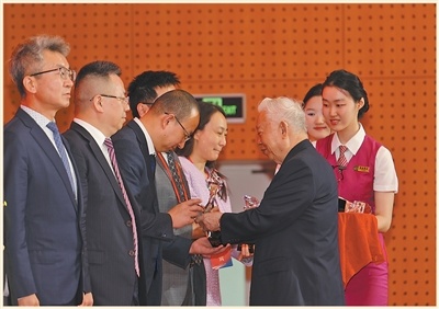护佑生命,聚力开创健康新局