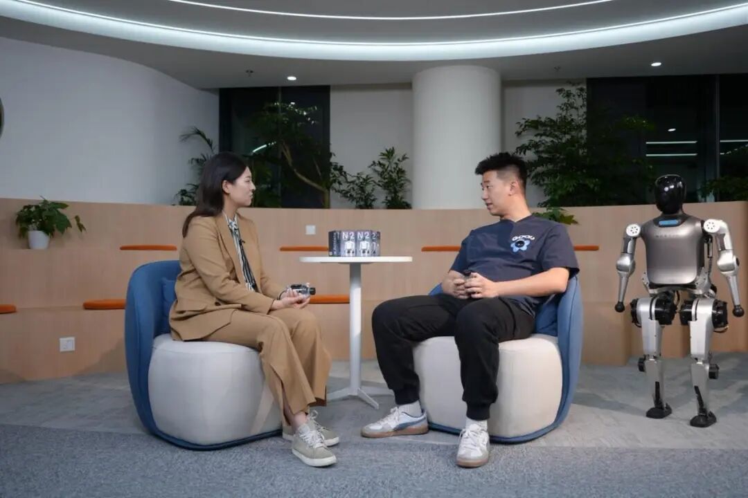 我,28岁,把机器人送到春晚和蔡明同台