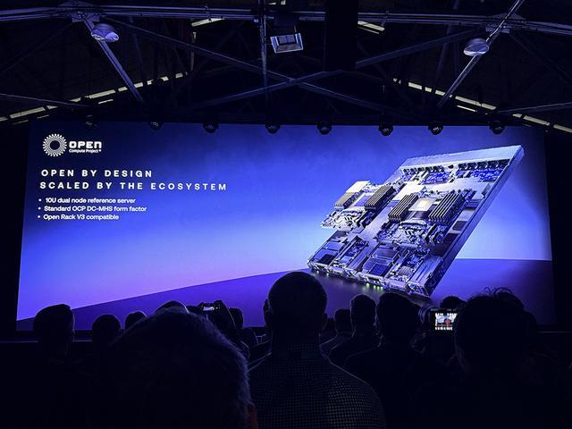 起猛了!Arm推出首个自研CPU,黄仁勋贴大脸发言