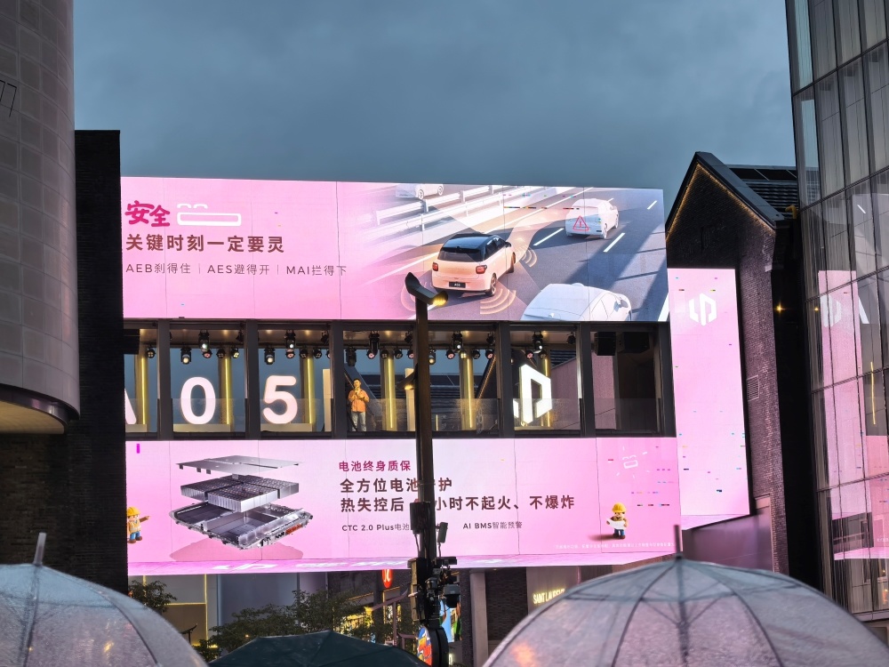 零跑月销10万破纪录！比亚迪奇瑞海外卖爆，7大新势力销量转跌