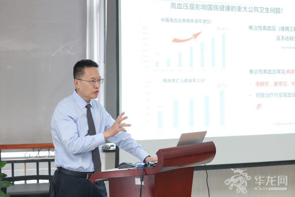 现场讲解。第1眼TV-华龙网记者 李一鸣 摄