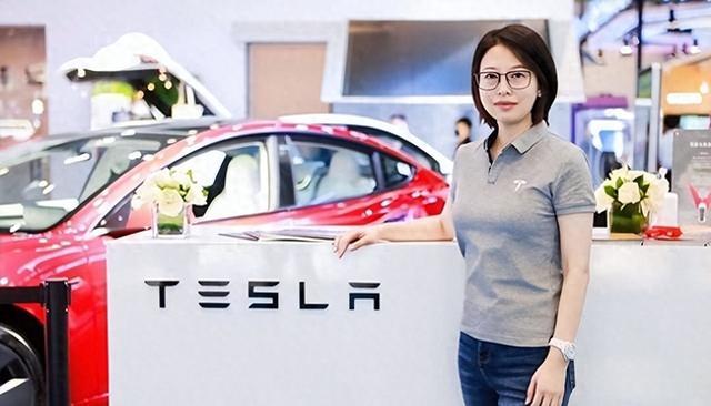 特斯拉高管集体走东谈主，金手铐没锁住东谈主心，朱晓彤还能撑多久？