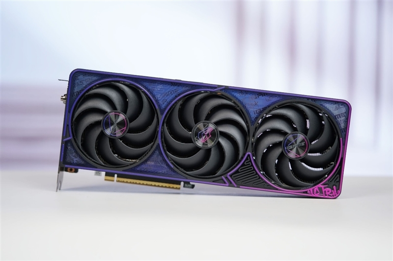 显卡界的嘻哈涂鸦!七彩虹iGame RTX 5070 Ultra OC评测:同价位颜值与散热双天花板