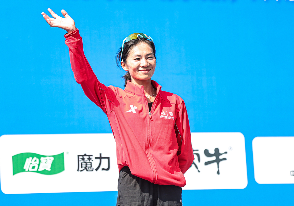 黄菲在去年才真正转型成职业跑者,她在去