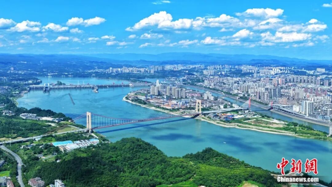 美丽的长江岸线。(无人机照片)周星亮 摄