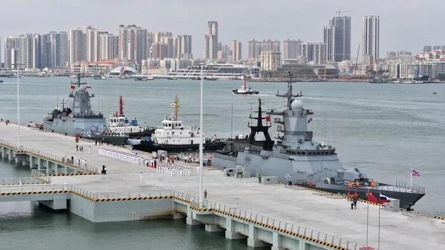 【俄舟师舰队泊岸湛江某军港】