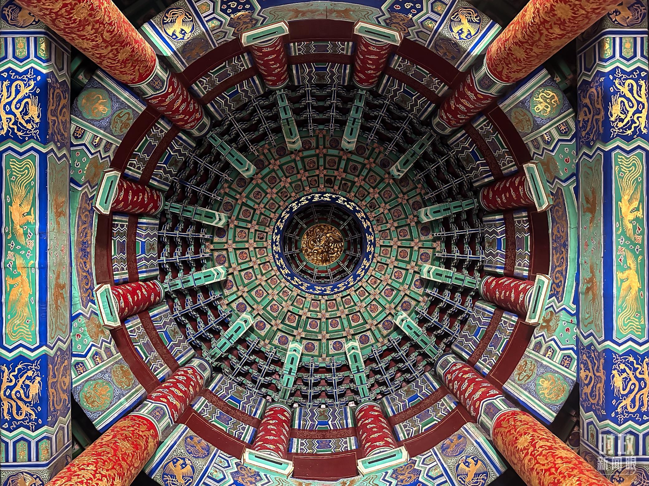△祈年殿圆形藻井。（总台央视记者朱超拍摄）