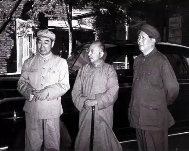 毛泽东、周恩来与柳亚子（1949年8月）