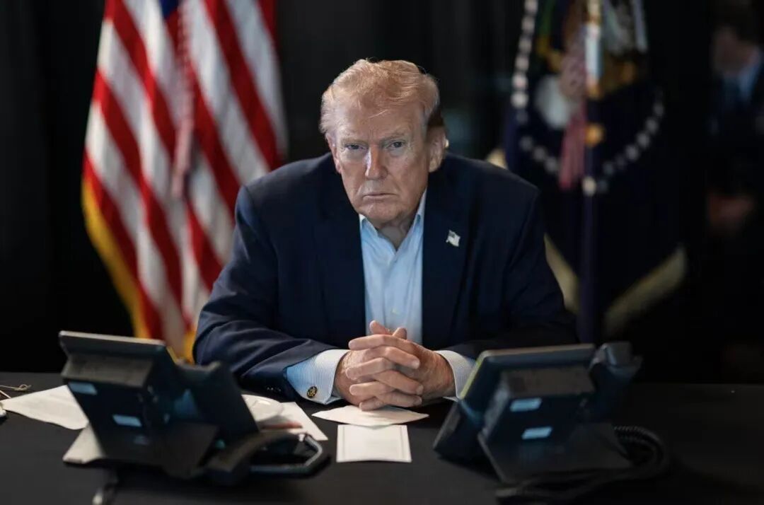 特朗普两个很反常的举动